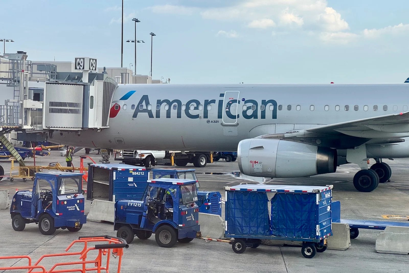 American adds 2 New York JFK routes, cuts 6 elsewhere