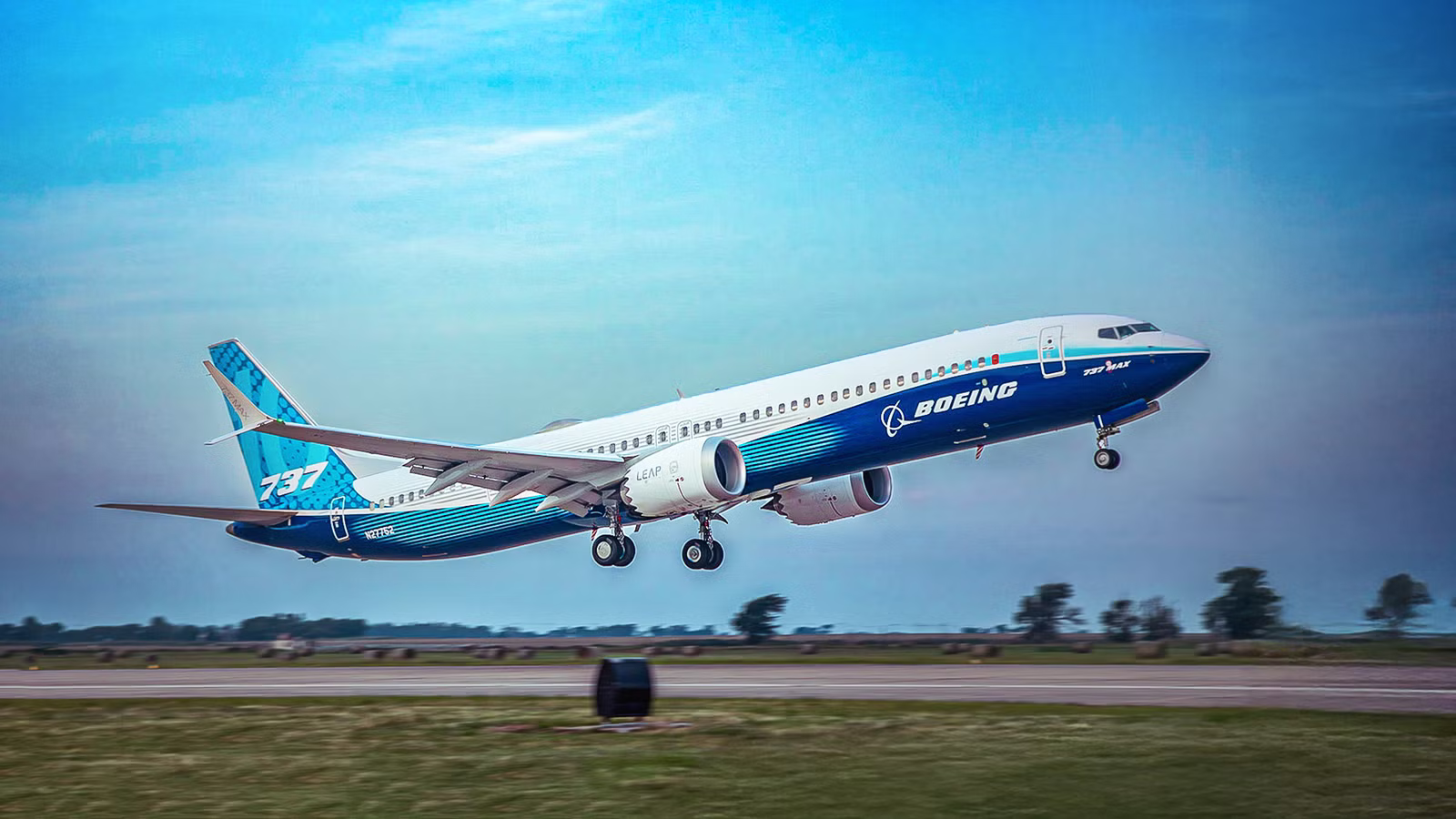 Why The Boeing 737 MAX 10 Will Likely Never Cross The Atlantic Like The Airbus A321XLR