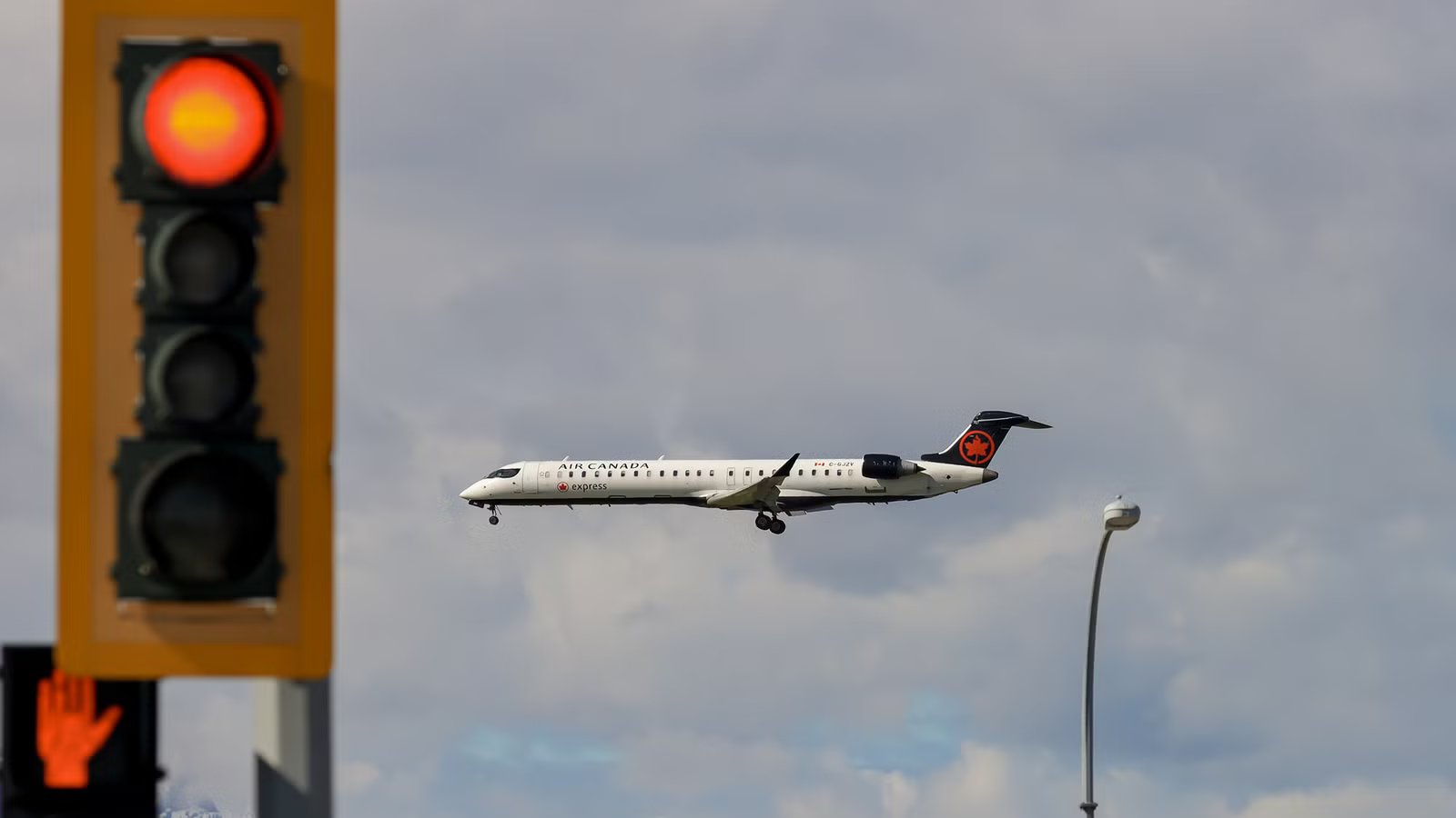 “Stop, Stop, Stop”: ATC Scrambles To Halt Air Canada Jet As Southwest 737 Lands In St. Louis