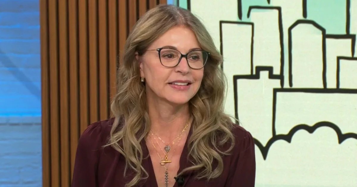 "Frasier" star Jane Leeves talks about her career, Kelsey Grammer and more
