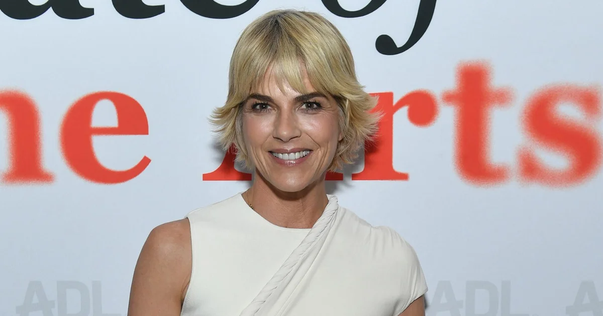 Selma Blair allegedly hit 1 flight attendant, bit another on flight before arrest
