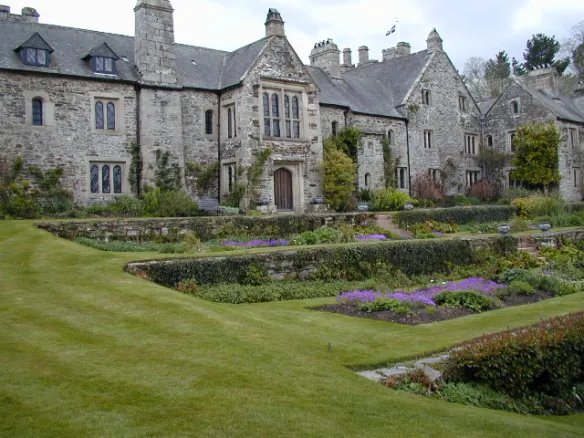 The English stately home, from rise to fall