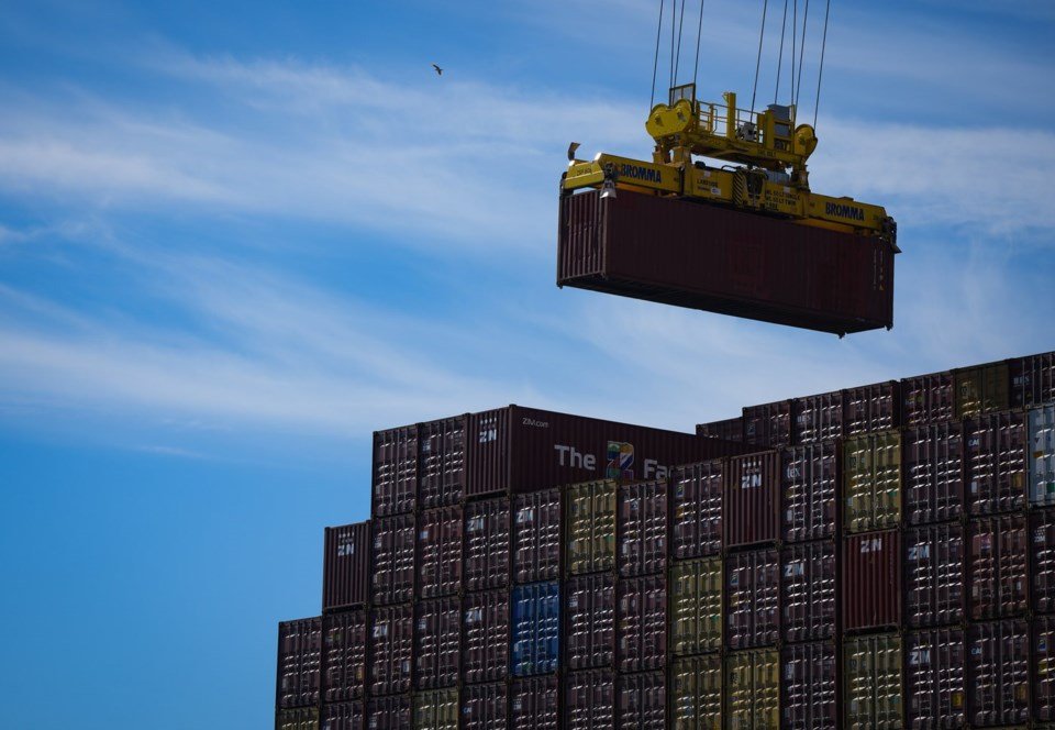 Canada sees record surge in U.S. exports ahead of new tariffs in August