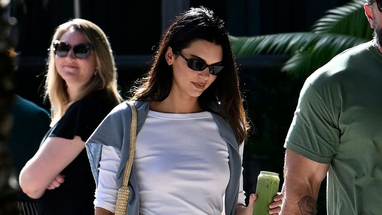 Kendall, EmRata and JLaw Agree: Slippers Are the Chicest Flats Around