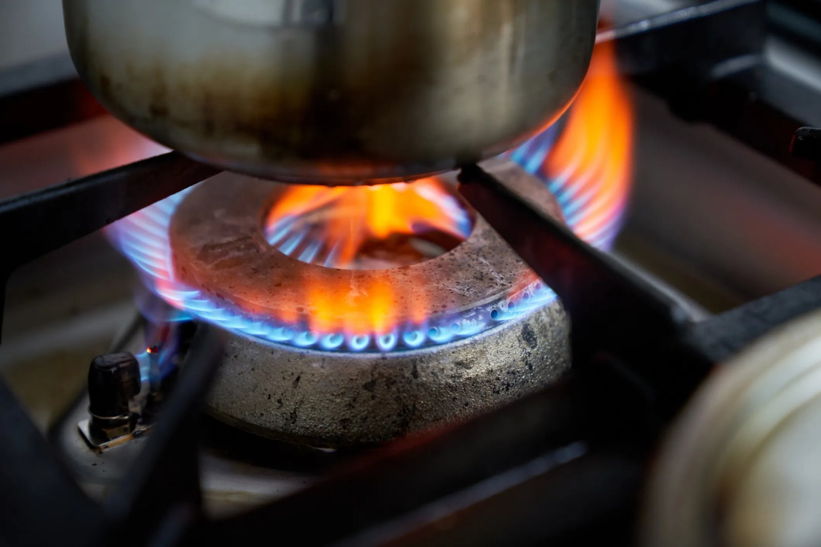 A New Study Puts the Heat on Gas Stoves for Commercial Kitchen Air Pollution