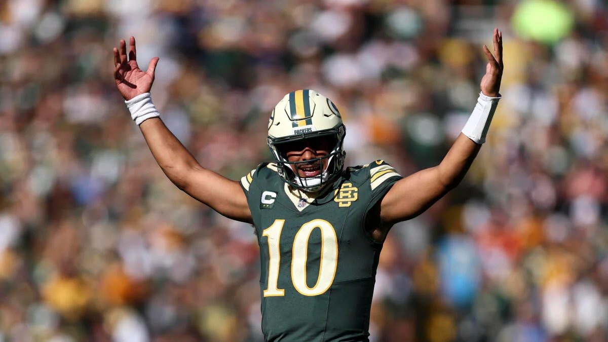 Packers vs. Bears: Jordan Love makes history, erupts in dominant win behind retooled offensive line