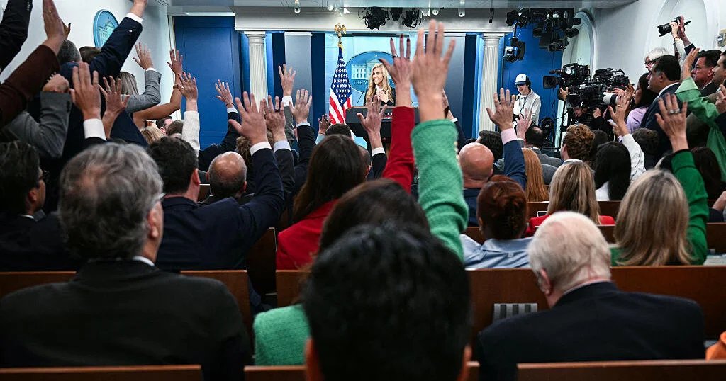 Trump weighs moving White House press corps out of building