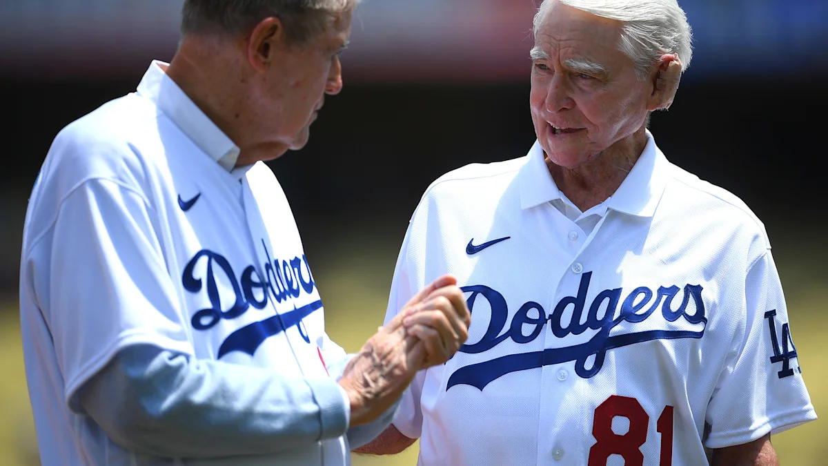 Fred Claire, Dodgers GM whose Kirk Gibson signing created iconic moment, dies