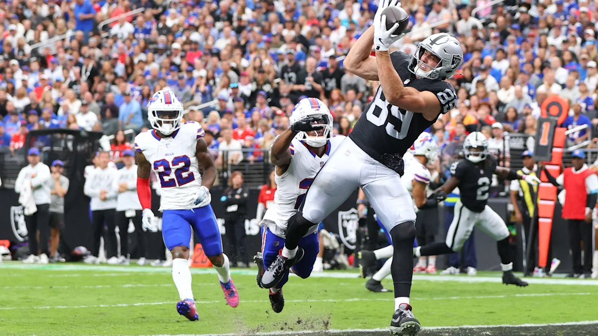 Brock Bowers has four catches against Bills in Week 6