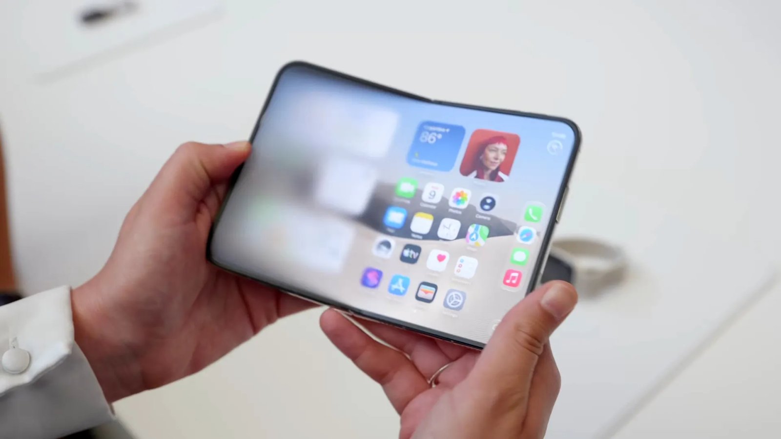 The iPhone Duo’s Unfolding Animation Is Giving Z Fold 8 Owners FOMO, but Not Me