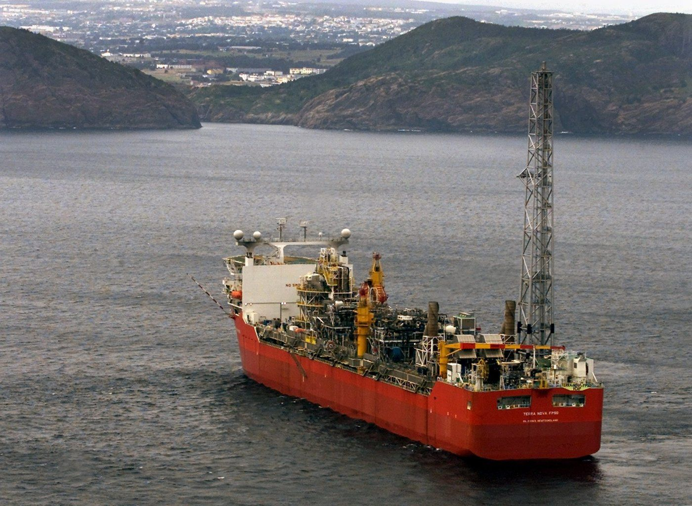 One oilsands major sells off N.L. offshore assets, another bulks up Alberta holdings