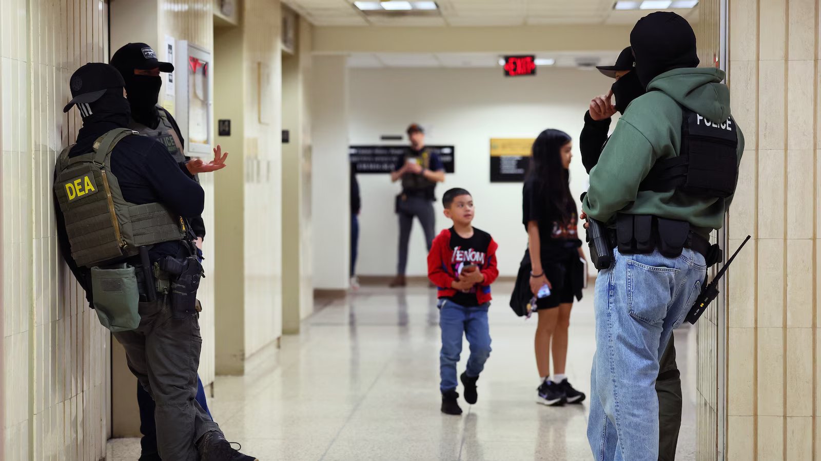 Trump administration to use government lawyers to represent migrant children