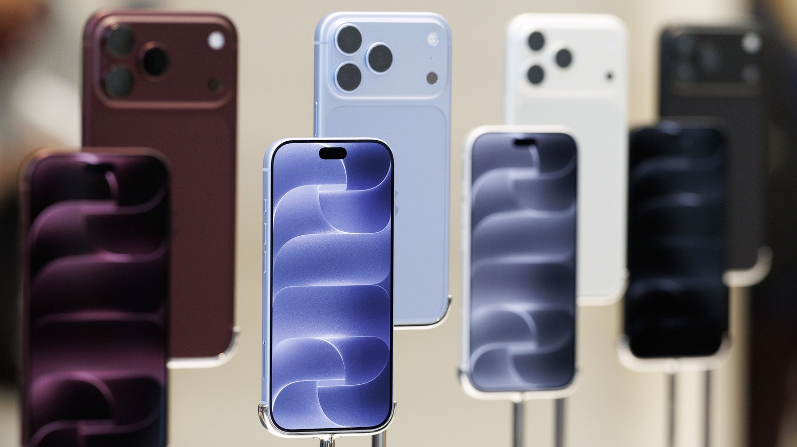 Apple Acknowledges AT&T Network Bug On iPhone 18 Pro Max