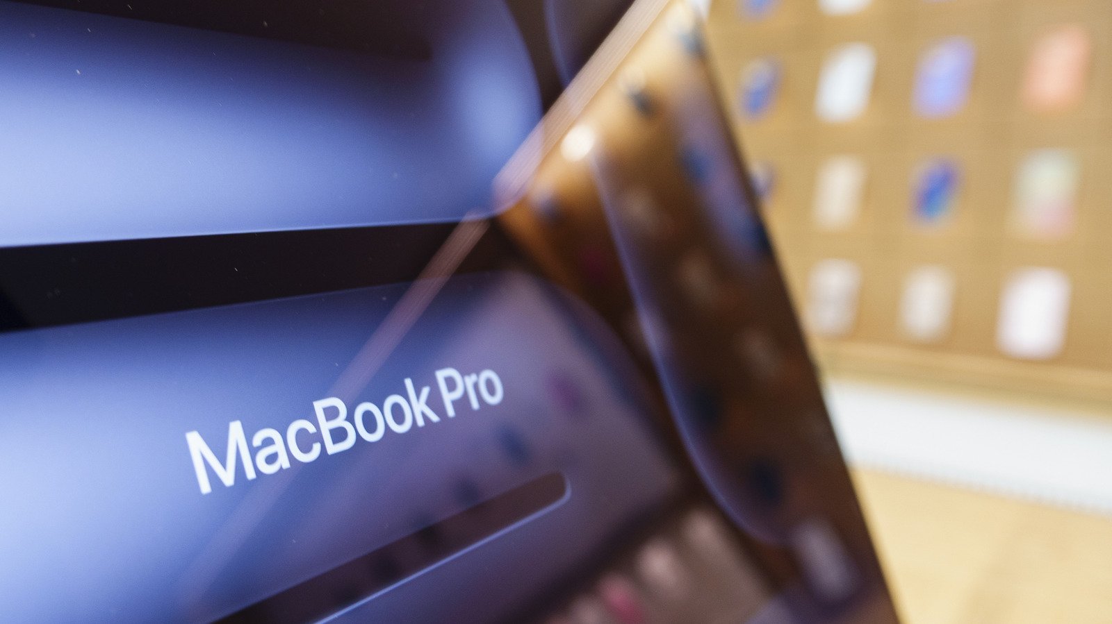 The Upcoming Touchscreen OLED MacBook Pro Is Reportedly ‘Significantly Lighter’