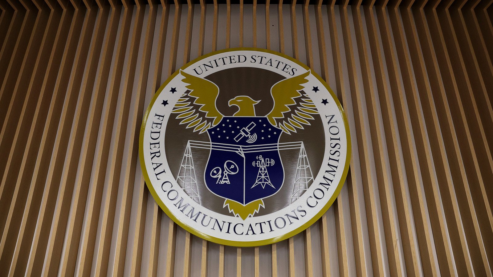 The FCC Proposes New Mid-Band Spectrum Auction And Unlocking 800MHz For Drones