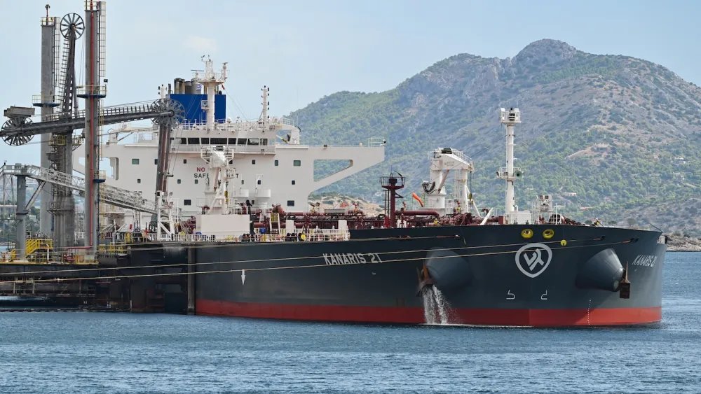 Container Surcharges Would Stay Put if US Eases Shadow-Fleet Sanctions