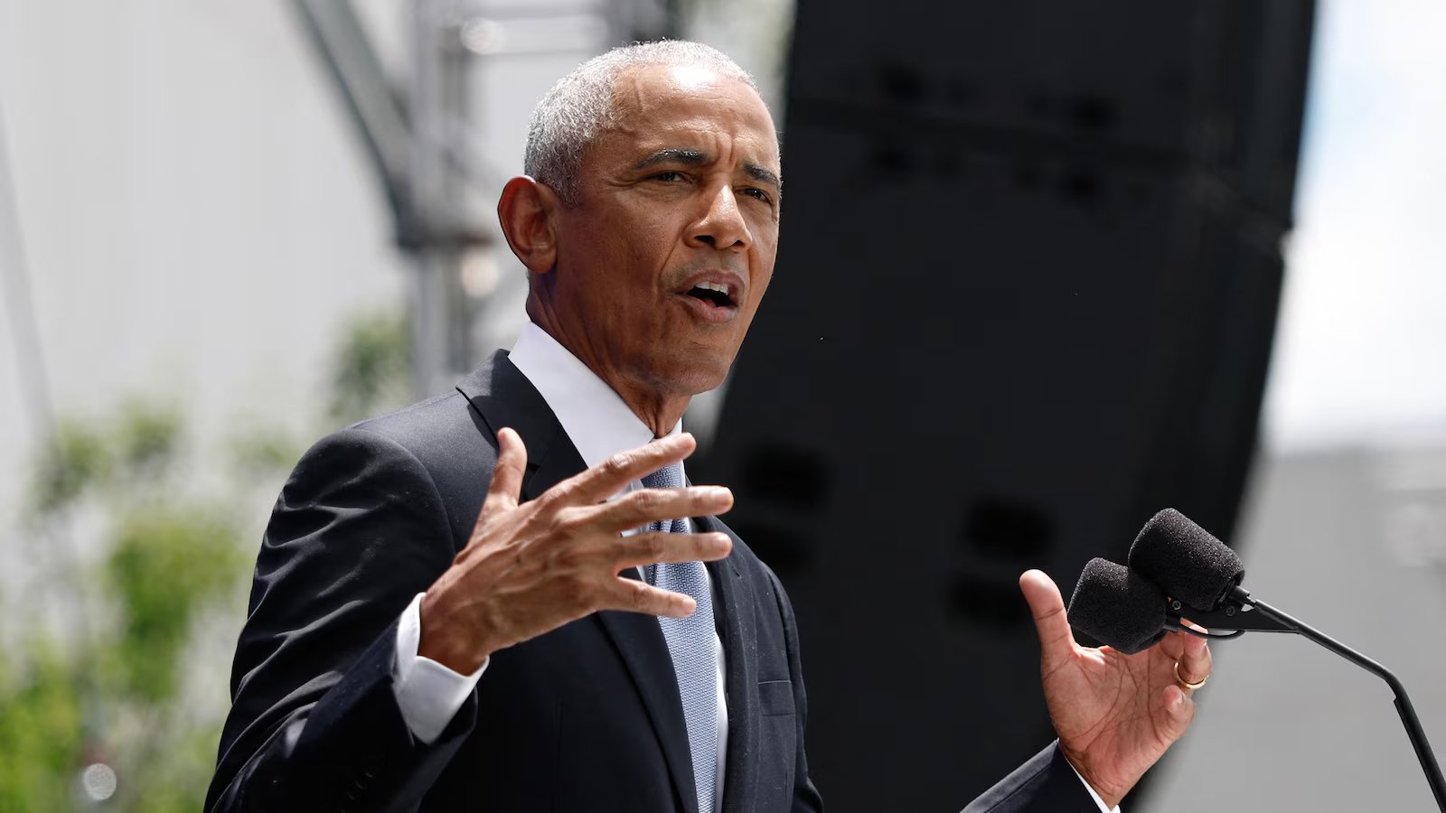 Obama warns donors that races are ‘on the razor’s edge’ as he ramps up midterm push