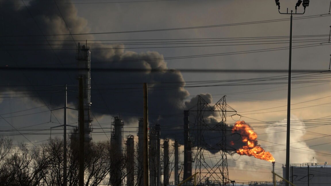 ExxonMobil’s own scientists doubted climate fixes the company hyped