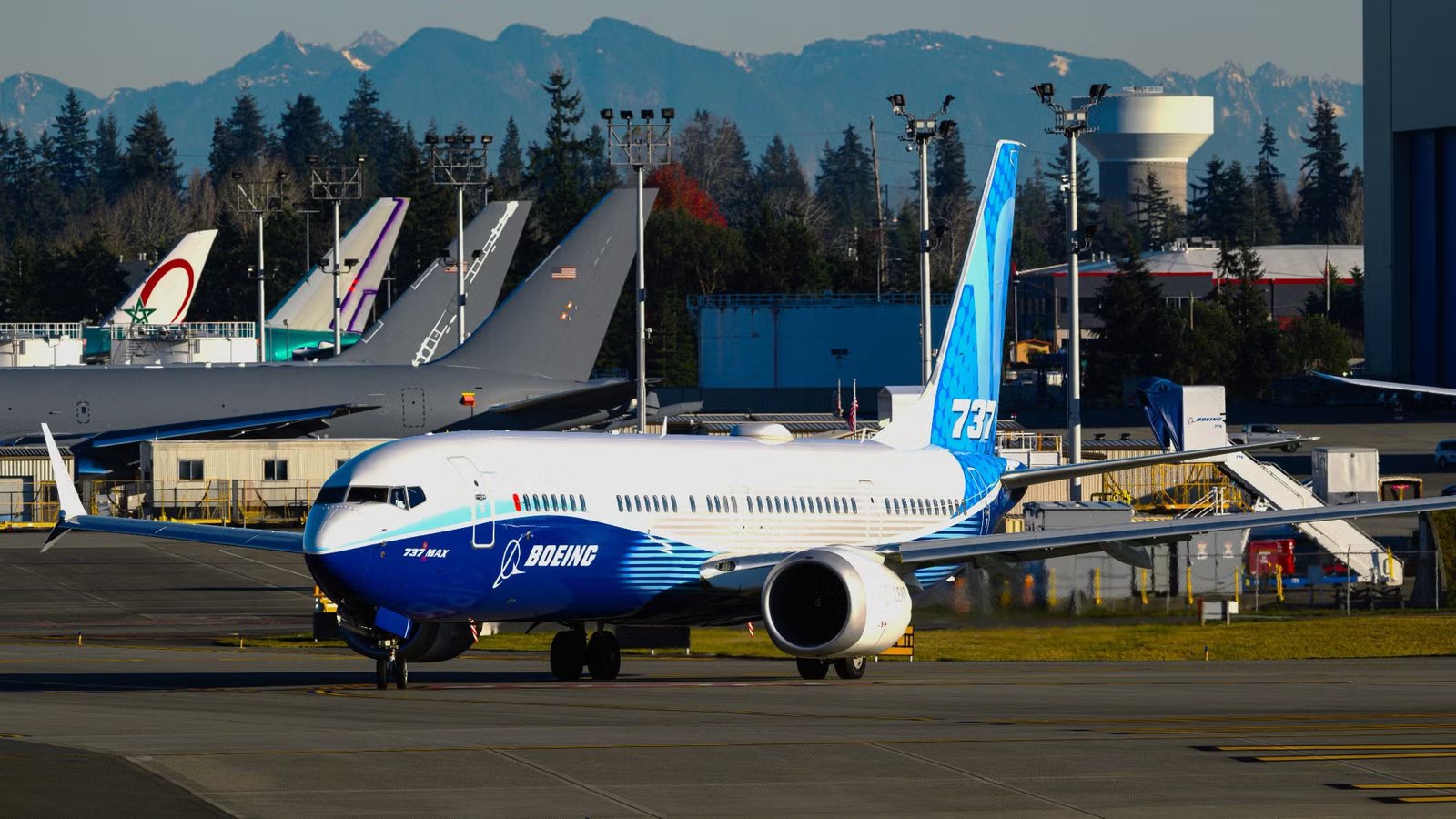Boeing 737 MAX 10 Could Be Certified Next Week, But Airlines May Refuse Jets Over Software Glitch