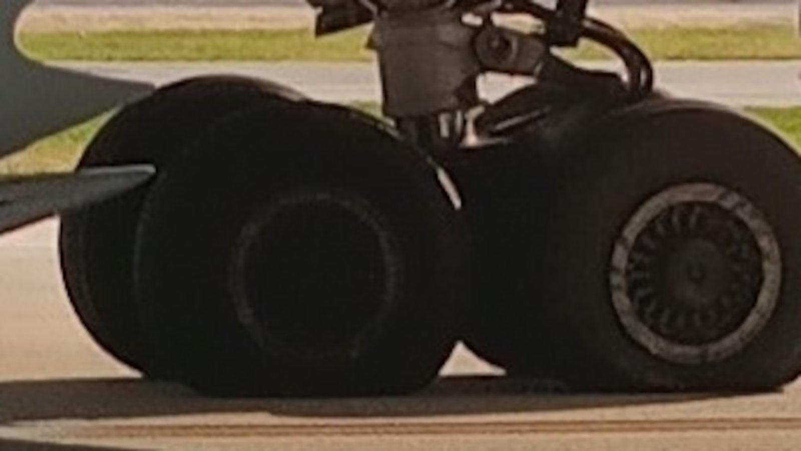American Airlines flight blows tire while landing at Chicago O’Hare: FAA