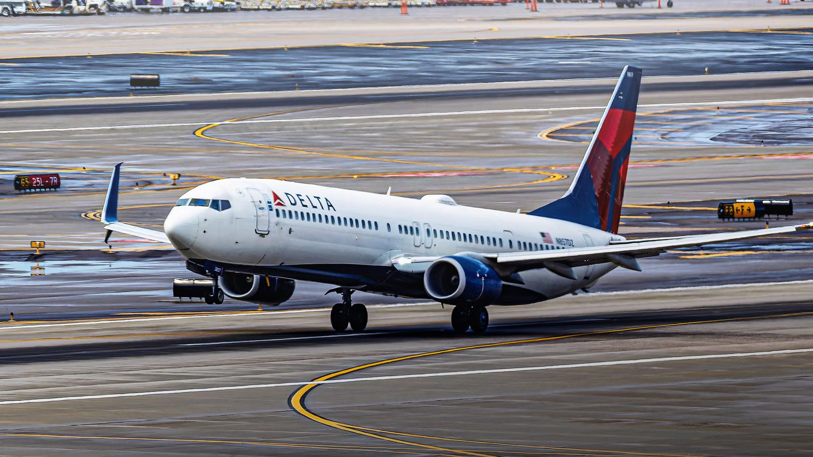 Too Heavy For Its Own Wings: Why The Boeing 737-900ER’s Takeoff Roll Is So Long