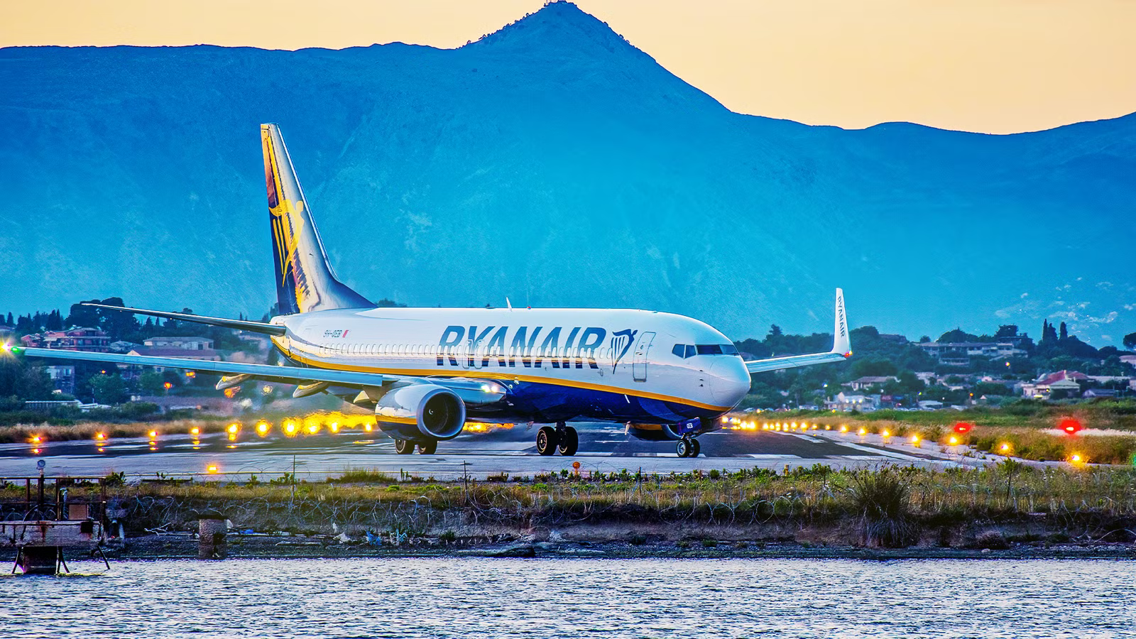 We Tracked A Boeing 737 For 24 Hours: Here’s How Many Flights It Squeezed In