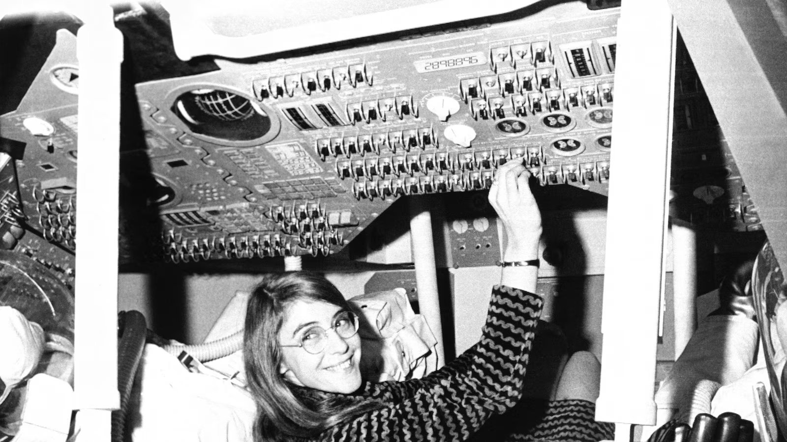 Margaret Hamilton, who led a software team for NASA’s Apollo program, dies at 90