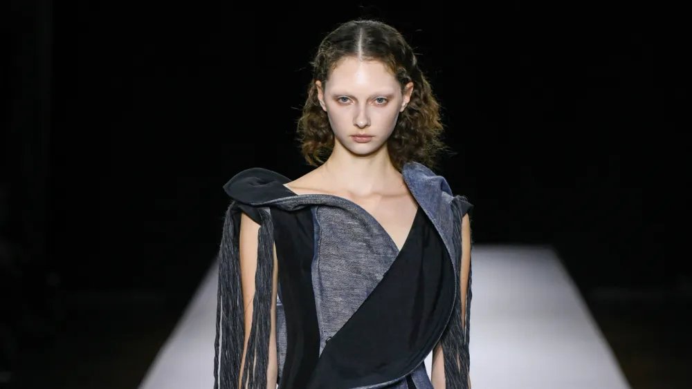 Yohji Yamamoto Spring 2027 Ready-to-Wear Runway, Fashion Show & Collection Review